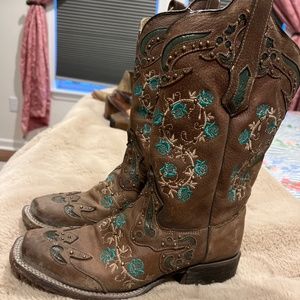 Corral boots turquoise flowers gold studs